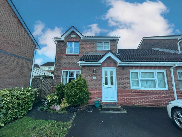 3 Bedroom Property To Rent In Fernlea Park, Bryncoch, Neath, SA10