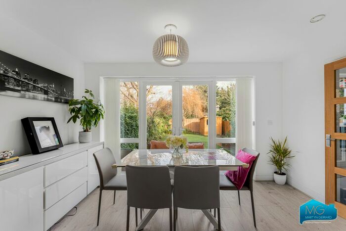 3 Bedroom Flat To Rent In Dollis Park, London, N3