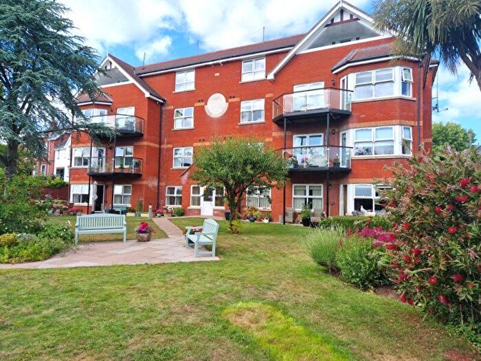 2 Bedroom Flat For Sale In Cyprus Road, Exmouth, EX8