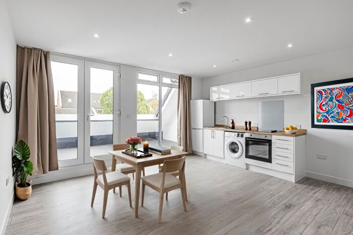 1 Bedroom Flat For Sale In Blakes Road, London, SE15