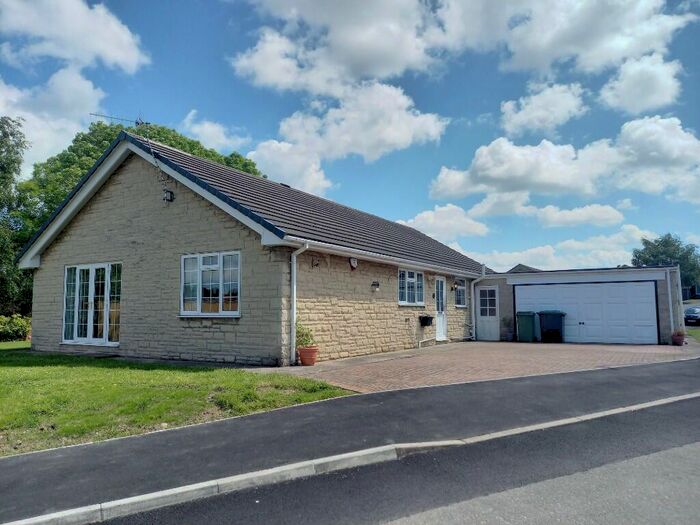 3 Bedroom Detached Bungalow To Rent In Whitebank Close, Chesterfield, Derbyshire, S41