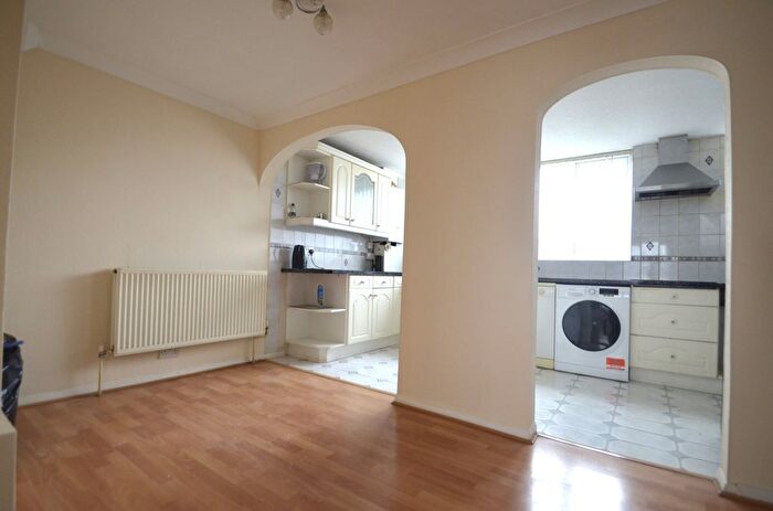 5 Bedroom Terraced House To Rent In Windsor Road, Sunbury-On-Thames, TW16