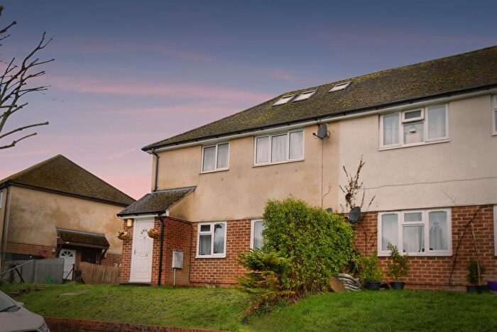 3 Bedroom Maisonette For Sale In Tilling Crescent, High Wycombe, HP13