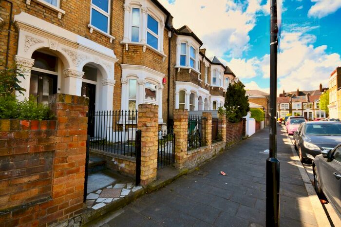 3 Bedroom Maisonette To Rent In Ashenden Road, Homerton, Hackney, E5