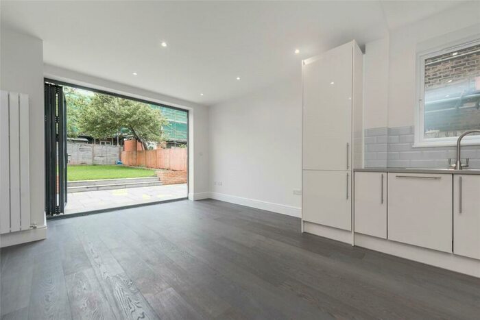 3 Bedroom Apartment To Rent In Wrentham Avenue, London, NW10