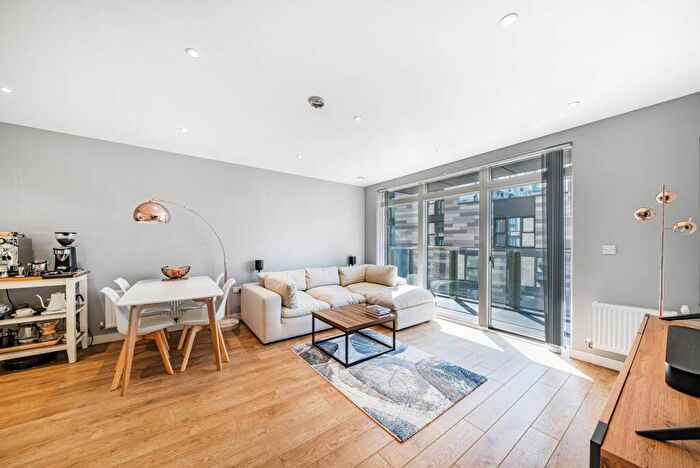 2 Bedroom Flat To Rent In Banbury Point, Poplar, London, E14