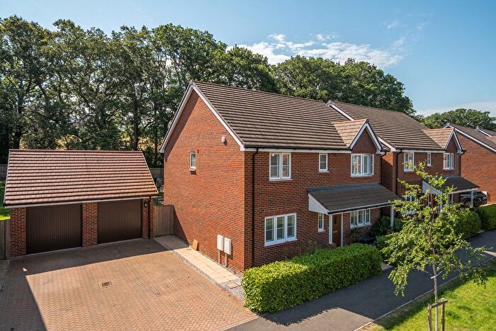 4 Bedroom Detached House For Sale In Longhurst Avenue, Cranleigh, GU6