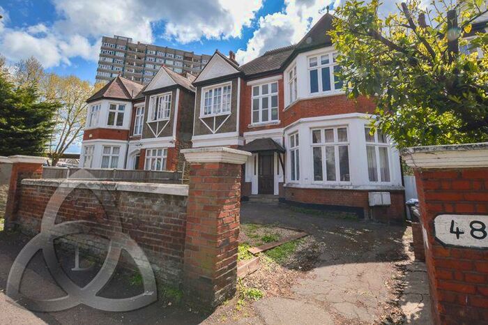 2 Bedroom Apartment To Rent In Mapesbury Road, NW2
