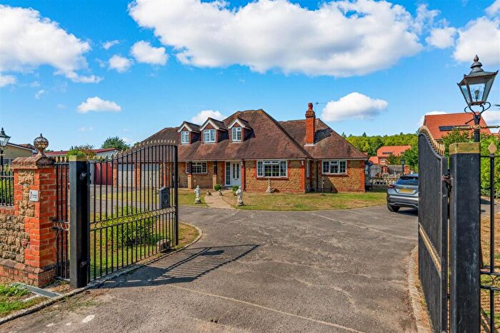 3 Bedroom Bungalow For Sale In Aldershot Road, Worplesdon, GU3