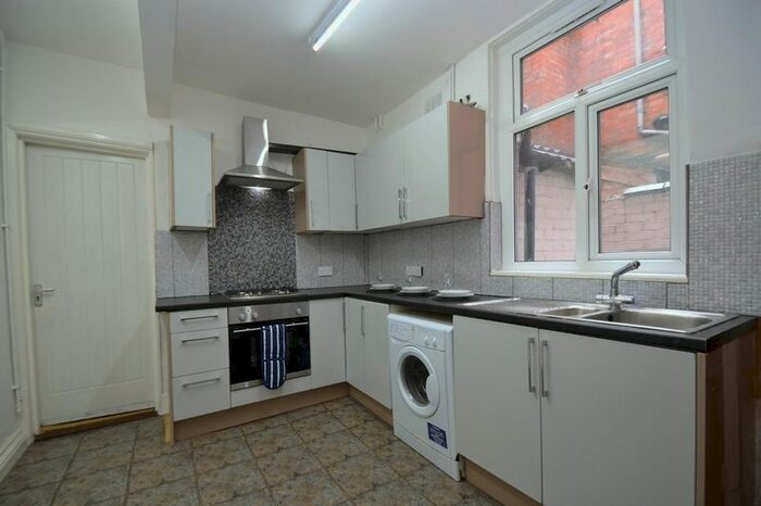 5 Bedroom Terraced House To Rent In St. Albans Road, Leicester LE2