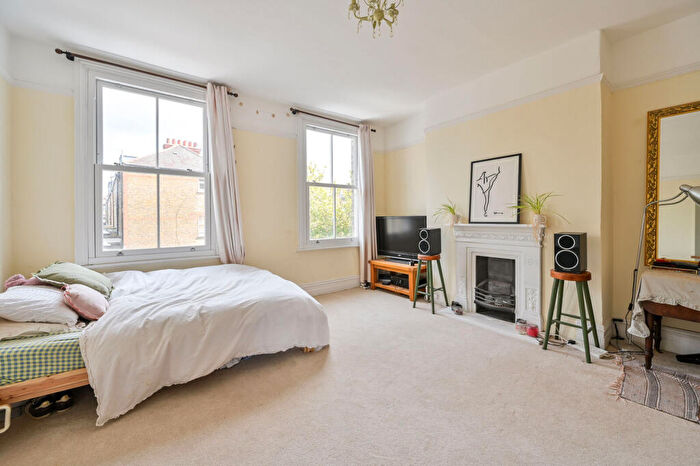 2 Bedroom Flat For Sale In Forest Hill Road, East Dulwich, London, SE22
