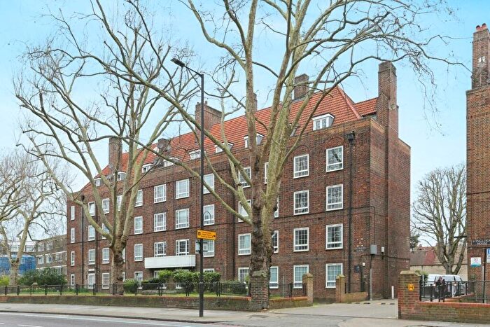 3 Bedroom Flat To Rent In Peckham Road, SE5