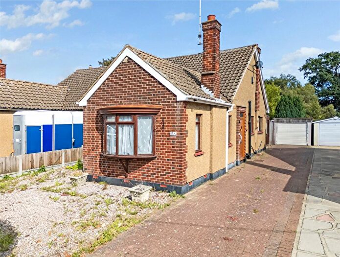 3 Bedroom Semi-Detached House For Sale In Sutton Court Drive, Rochford, Essex, SS4