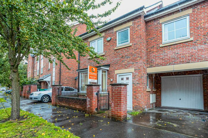 4 Bedroom Town House To Rent In Drayton Street, Hulme, Manchester, M15