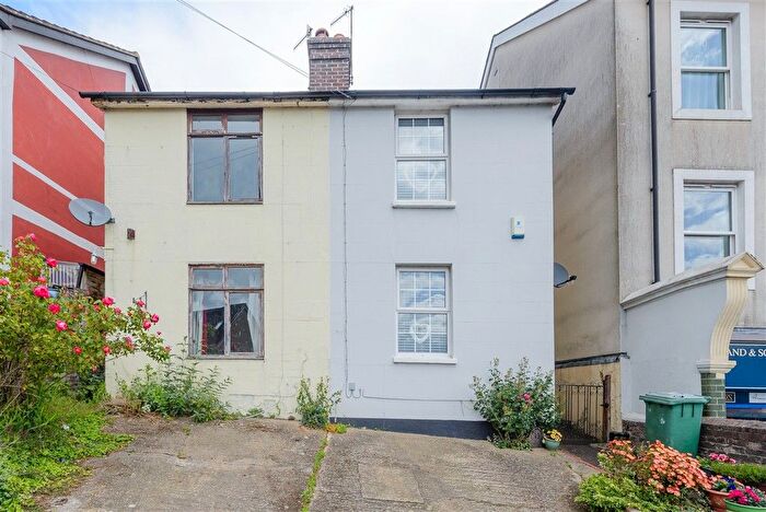 2 Bedroom Semi-detached House For Sale In Grovehill Road, Redhill, Surrey, RH1