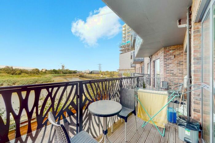 2 Bedroom Flat To Rent In City View Point, Leven Road, London, E14