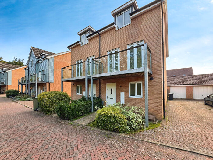 4 Bedroom Semi-Detached House To Rent In Willowcroft Way, Cringleford, NR4