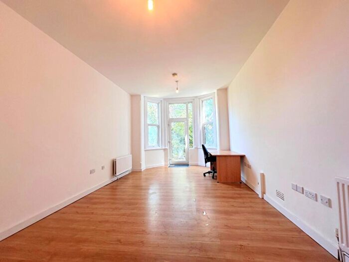 Flat To Rent In Portswood Road, Southampton, SO17
