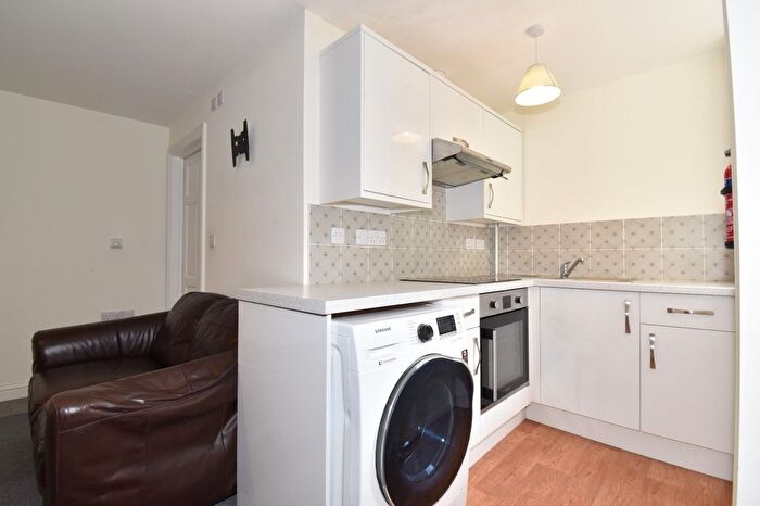 2 Bedroom Flat To Rent In Trelawney Road, Falmouth, TR11