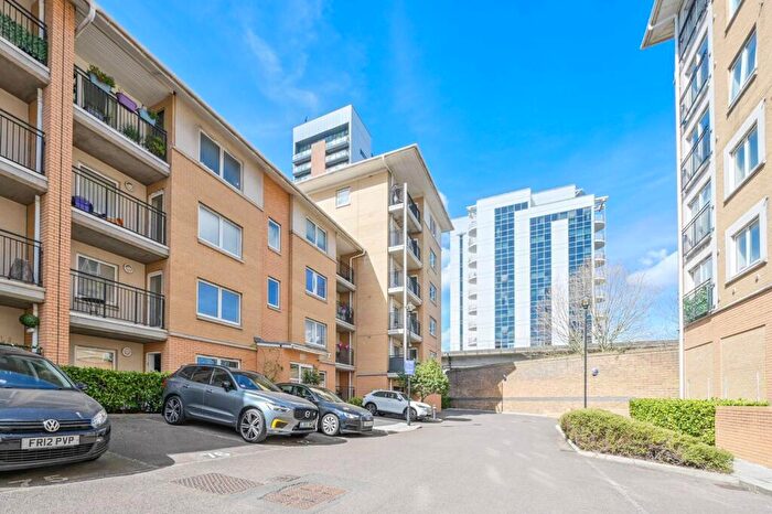 2 Bedroom Flat For Sale In Sail Court, Docklands, London, E14