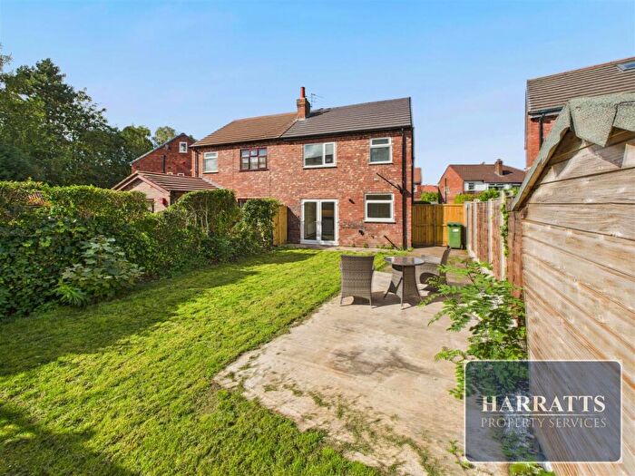 3 Bedroom Semi Detached House For Sale In Crawley Grove, Stockport, SK2