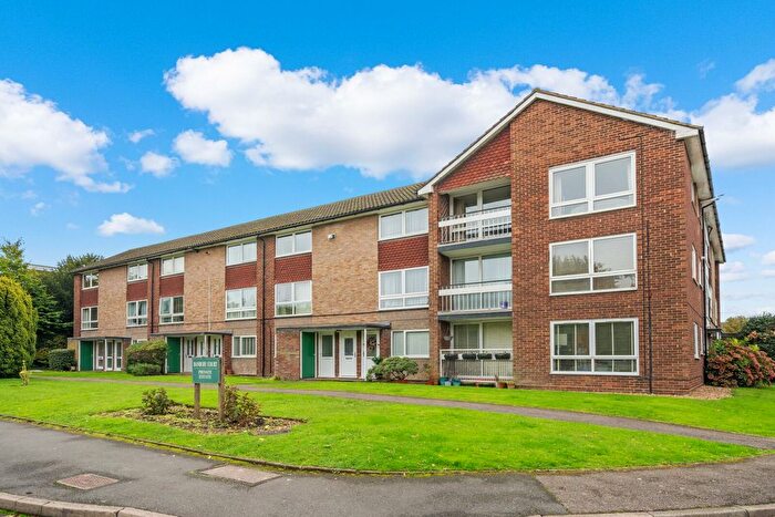 2 Bedroom Flat To Rent In Banbury Court, Grange Road, Sutton, SM2