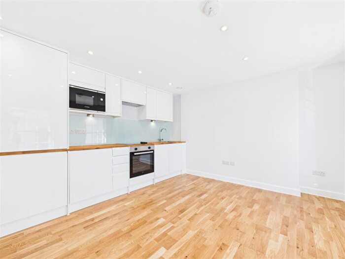 1 Bedroom Flat To Rent In Bucklersbury, Hitchin, SG5