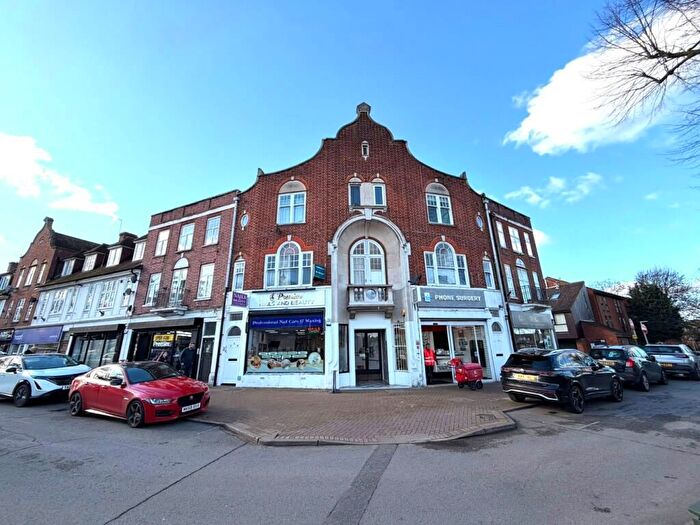 3 Bedroom Flat For Sale In High Street, Shepperton, TW17