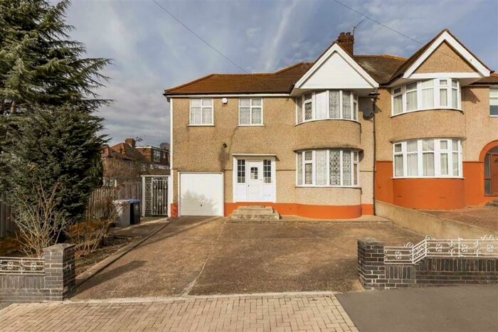 4 Bedroom Semi-Detached House To Rent In Vincent Gardens, Neasden, NW2