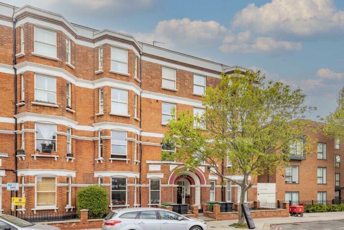 3 Bedroom Flat To Rent In Camden Street, Camden, NW1