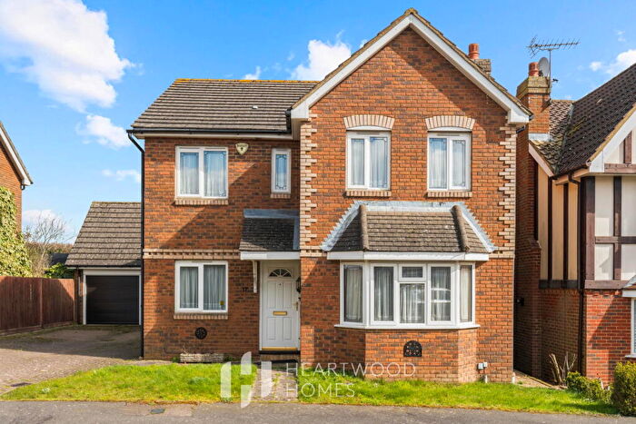 4 Bedroom Detached House For Sale In Nimrod Close, St. Albans, AL4