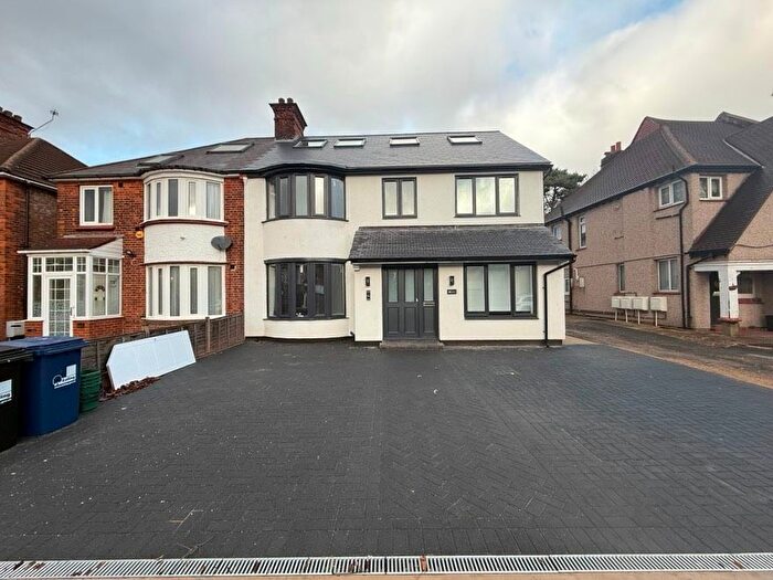 2 Bedroom Flat To Rent In Lynton Road, London, W3