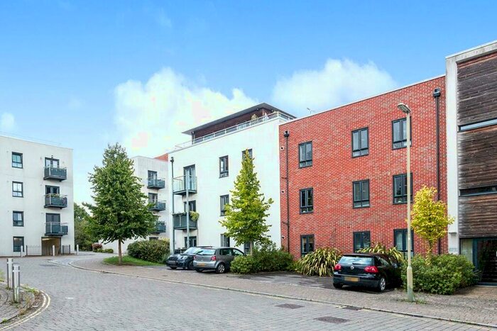 2 Bedroom Flat To Rent In Sinclair Drive, Basingstoke, Hampshire, RG21