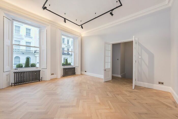 3 Bedroom Flat To Rent In Craven Hill Gardens, London, W2