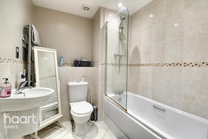 2 Bedroom End Of Terrace House For Sale In Welling Road, Grays, RM16