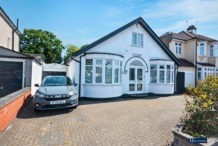 2 Bedroom Bungalow For Sale In Ardleigh Green Road, Hornchurch, RM11