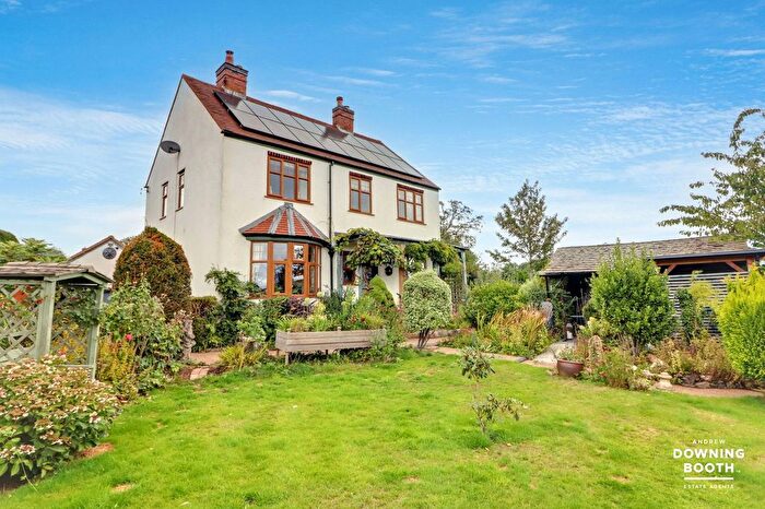 3 Bedroom Detached House For Sale In Hood Lane, Armitage, WS15