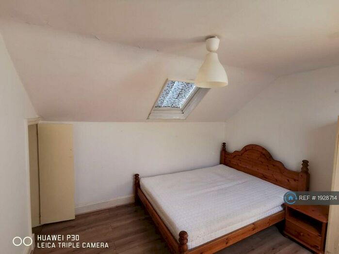 2 Bedroom Semi-Detached House To Rent In Cobblestone Place, Croydon, CR0