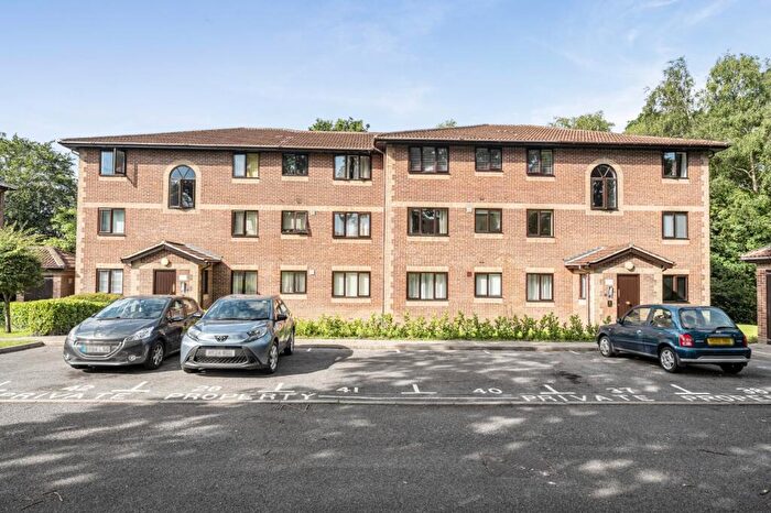 1 Bedroom Flat For Sale In Barrow Down Gardens, Netley Common, Southampton, Hampshire, SO19