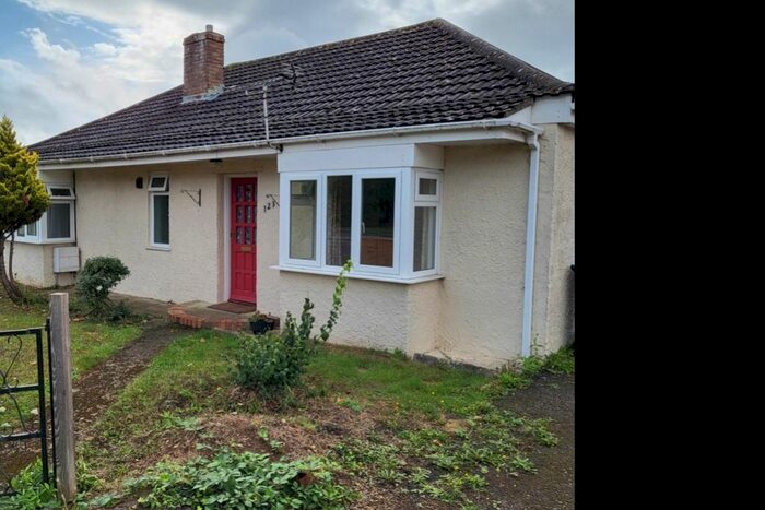 3 Bedroom Detached Bungalow To Rent In Milestone Road, Carterton, Oxon, OX18