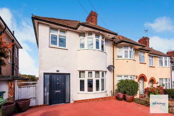 3 Bedroom House To Rent In Moordown, London, SE18
