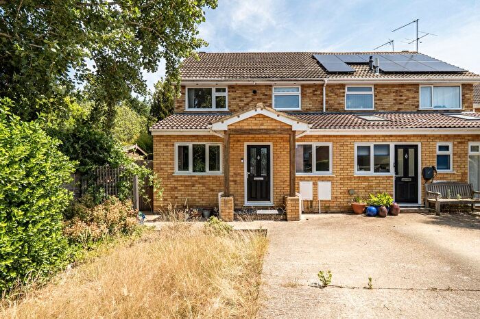 3 Bedroom Semi Detached House For Sale In Minstead Drive, Yateley, GU46