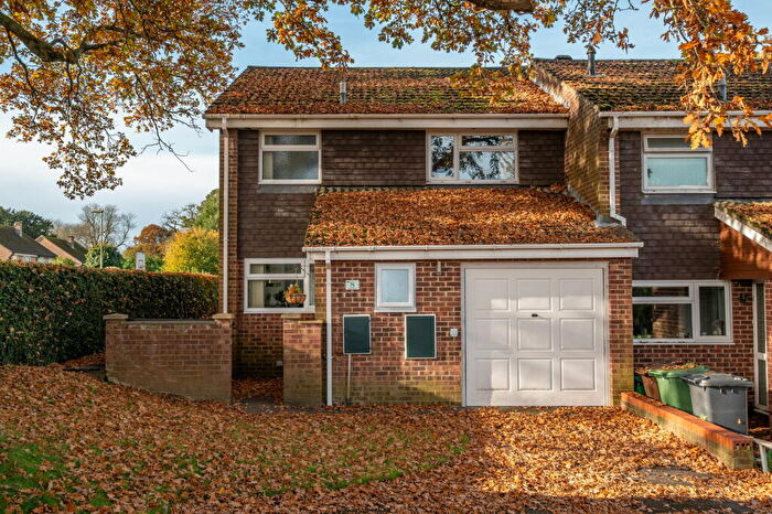 3 Bedroom End Of Terrace House For Sale In Oak Close, Overton, Basingstoke, RG25