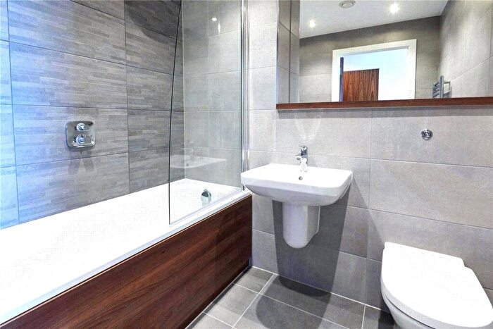 2 Bedroom Apartment To Rent In New Bridge Street Salford, M3