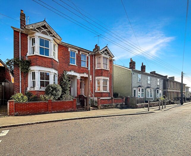 4 Bedroom Semi-Detached House For Sale In Fairfield Road, Braintree, CM7