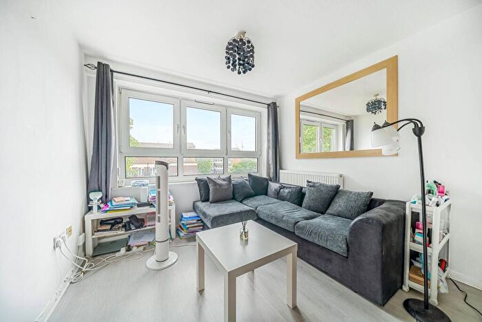 1 Bedroom Flat For Sale In Heylyn Square, Mile End, London, E3