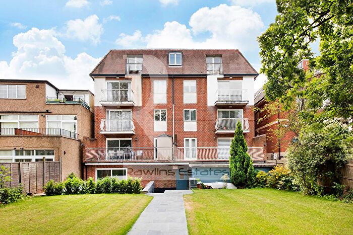 3 Bedroom Flat To Rent In Queens Road, London, NW4
