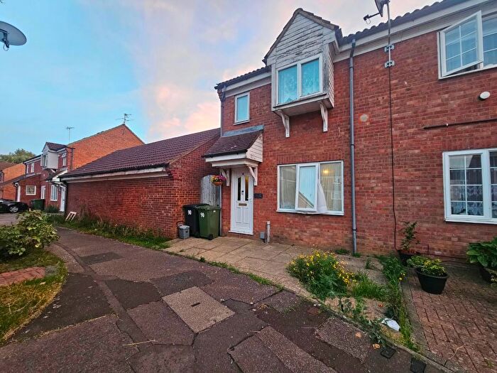 3 Bedroom Semi Detached House To Rent In Eaglesthorpe, Peterborough, PE1