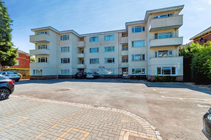1 Bedroom Flat For Sale In Archers Road, Southampton, SO15
