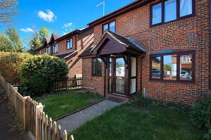 2 Bedroom Town House To Rent In Elmer Mews, Leatherhead, KT22